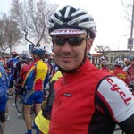 Lorenzini Marcello all’arrivo della “12<sup>a</sup> Granfondo Internazionale di ciclismo Selle Italia”.<br>Partito con il pettorale 2676, si è classificato 867º