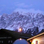 Lo Zugspitze (2.962 m) all'imbrunire