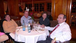 Alcuni partecipanti durante la cena degli auguri