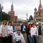 Il gruppo dei partecipanti al viaggio a Mosca, nei pressi della Piazza Rossa e di San Basilio.
